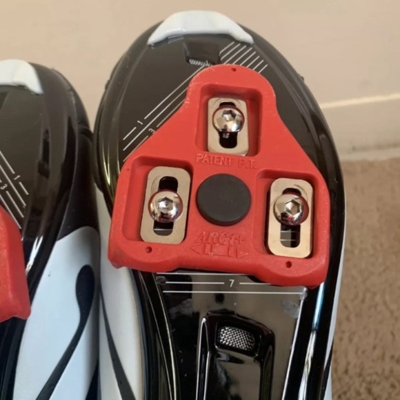 Peloton Cycling Shoes With Cleats - Picture 3 of 6
